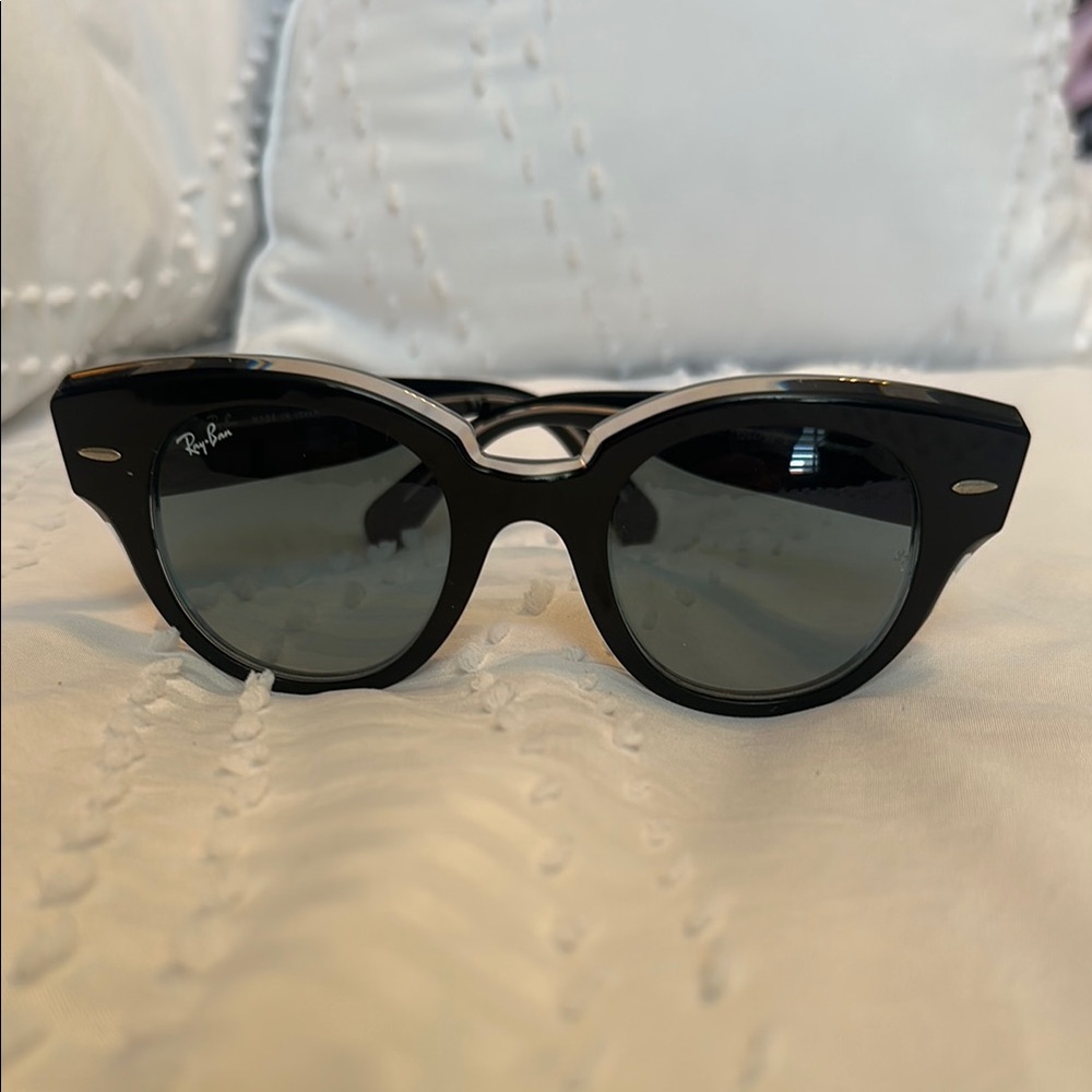 Ray-Ban Black Wayfarer Sunglasses Classic Design